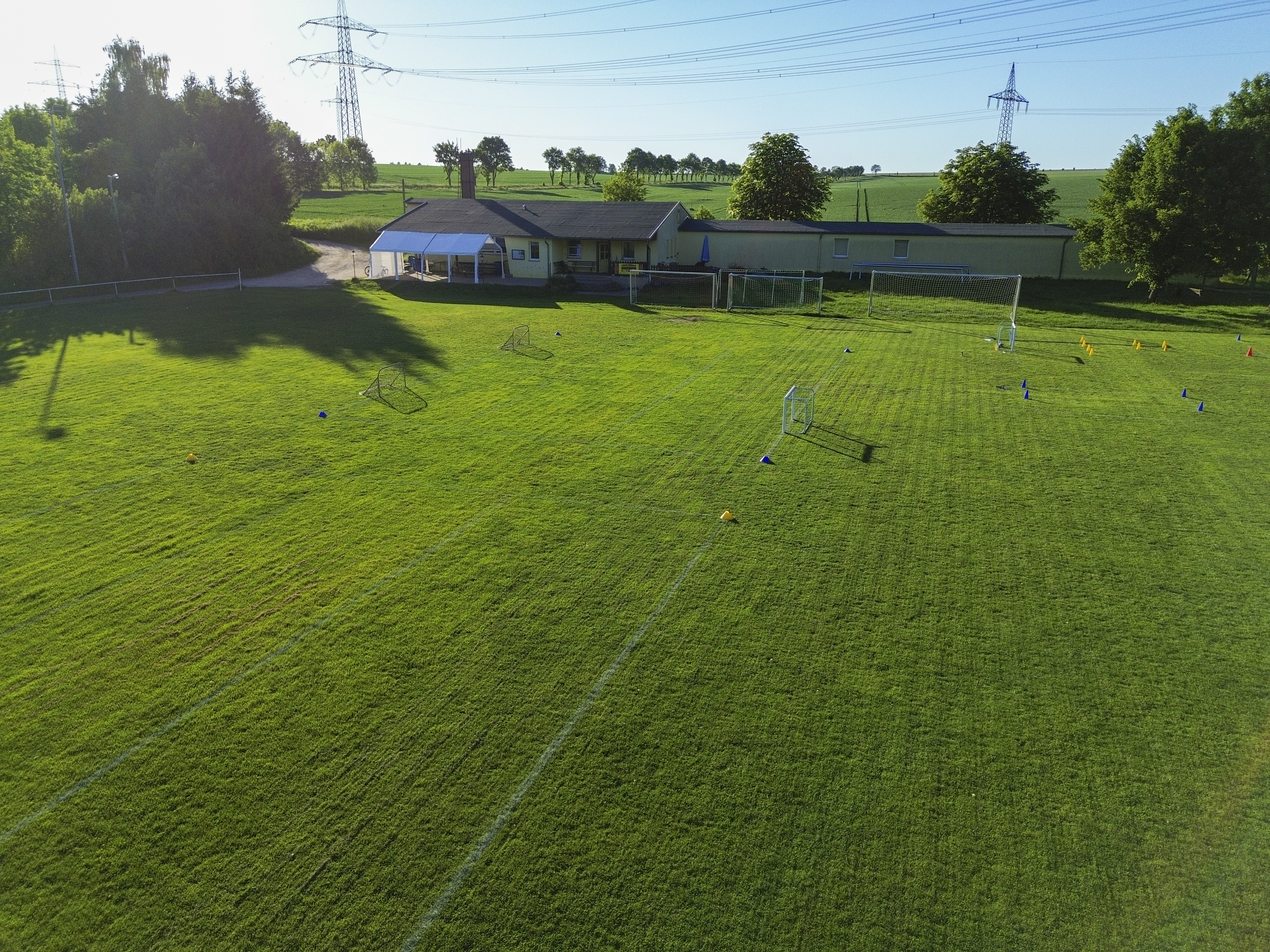Gesamtansicht Fußballplatz